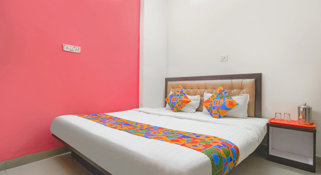 Fabexpress Royal Palace Inn