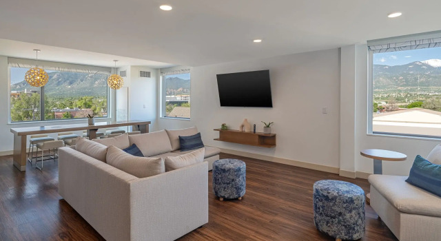 Element by Marriott Colorado Springs Downtown, Забронировать Отель Колорадо-Спрингс Колорадо