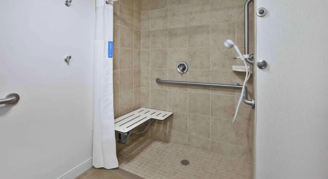 Четырёхместный номер Standard Hampton Inn Toledo-South/Maumee