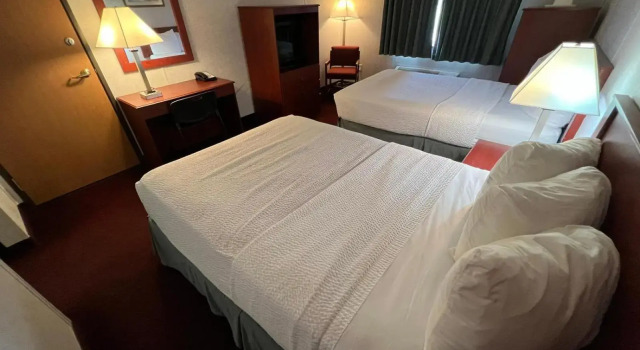 Fairbridge Inn & Suites Williston Near Airport, Забронировать Отель Отели Уиллистон с парковкой, рядом с Медицинский центр Уиллистона - CHI St. Alexius Health, Парковка