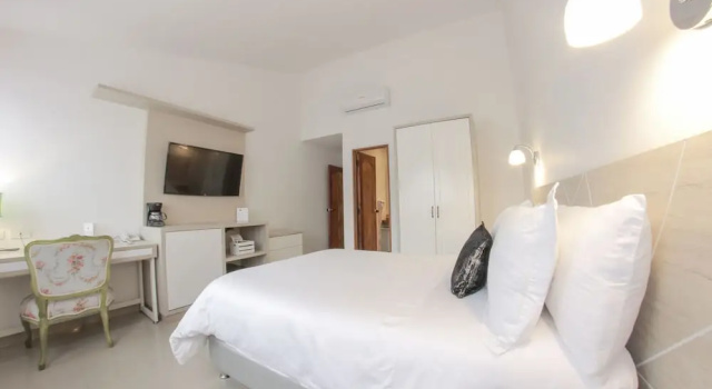 Двухместный номер Standard c 1 комнатой Royal Garden Hotel Boutique