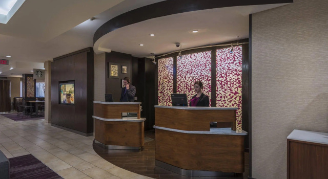 Кровать в общем номере Courtyard by Marriott Tulsa Downtown