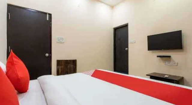 OYO 27861 Hotel Pushpwant