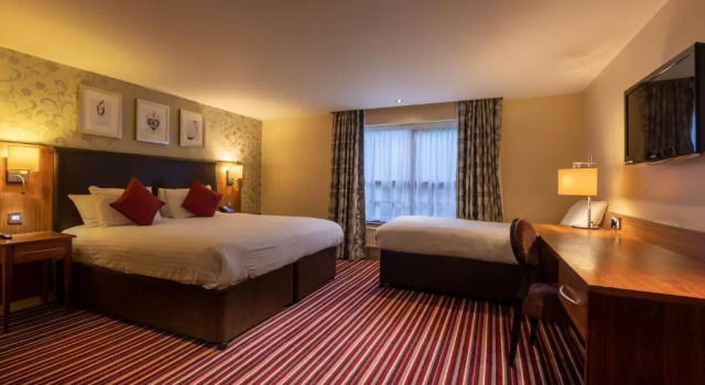 Трёхместный семейный номер Standard Gloucester Robinswood Hotel By Sunday
