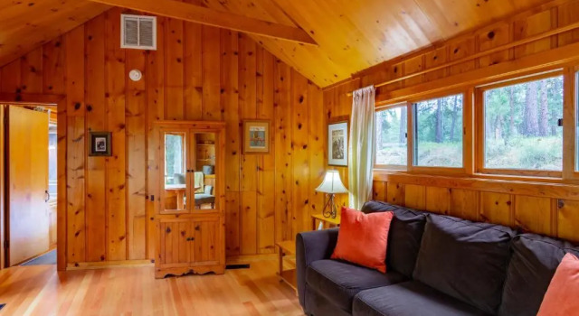 Lake Creek Lodge, Book Feriehus Hoteller i Camp Sherman med parkering, Parkering