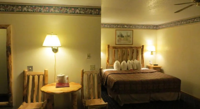 Двухместный номер с красивым видом из окна Super 8 by Wyndham Bridgeview of Mackinaw City