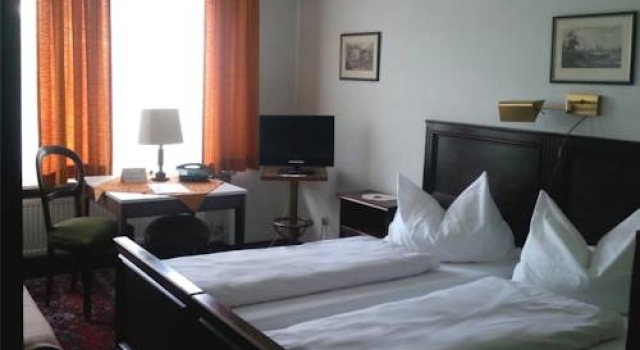 Hotel Corona, Забронировать Отель Отели Франкфурт-на-Майне 3 звезды, рядом с Зенкенбергский музей, 3*