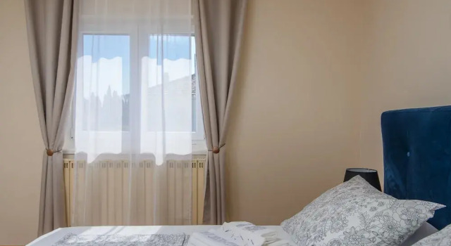 Modern Apartment Near Trogir Beach With Sea View Terrace and Lounge Area, Забронировать Апартаменты/квартира Трогир 