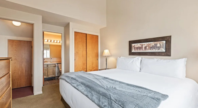 Snow Flower 127 2 Bedroom Condo by RedAwning