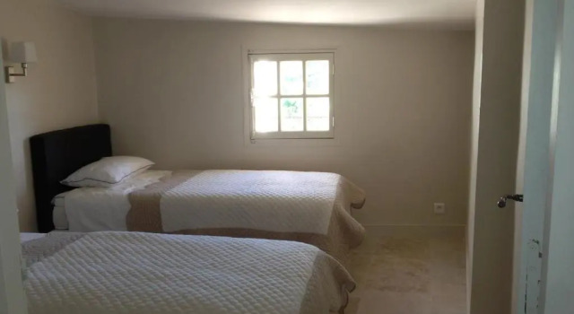 Ancienne Maison des Gardes, Rezervovat Hotel Hotely v Luberon s parkováním, Parkování