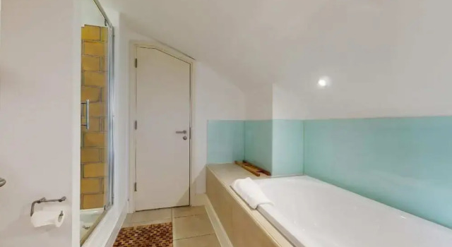 Short let - Penthouse Apartment With West-facing Terrace