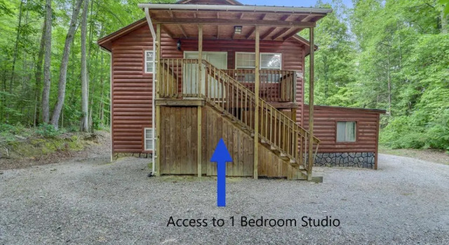 Cuddles, 1 Bedroom Studio, Walk to Downtown and Hiking Trails!, Забронировать Отель Отели Гатлинберг с парковкой, рядом с Amazing Mirror Maze, Парковка