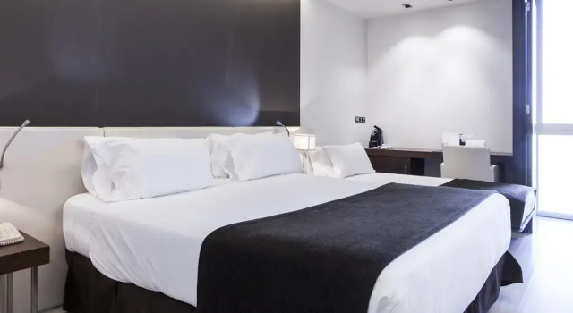 Трёхместный номер Hotel Diagonal Plaza