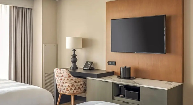 Четырёхместный номер Standard с балконом и с видом на город San Diego Marriott Mission Valley