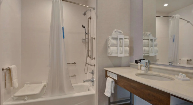 Номер Mobility access Hampton Inn & Suites Nashville Downtown Capitol View, Tn