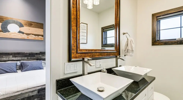 Апартаменты Stylish Omaha Home w/ Balcony - 2 Mi to Downtown!