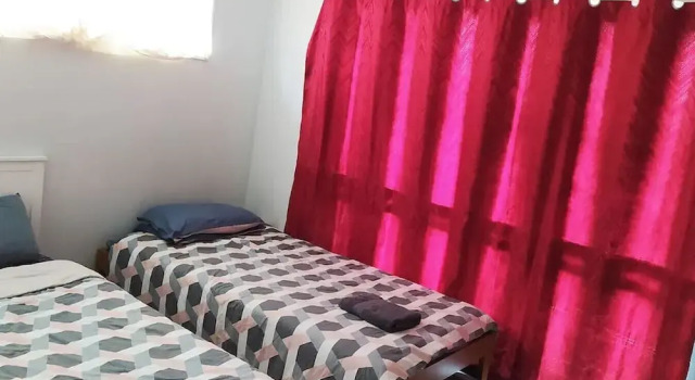 2 Double 1 Single 1 Sofa Beds Studio A, Забронировать Дом для отпуска Отели Роторуа с парковкой, Парковка