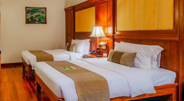 Номер Deluxe с балконом и с видом на бассейн Empress Angkor Resort & Spa