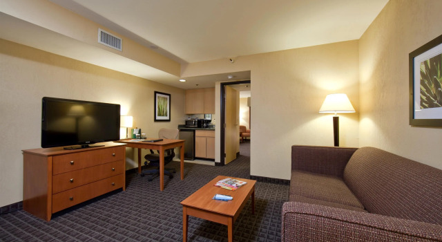 Best Western Plus Scottsdale Thunderbird Suites, Забронировать Отель Отели Скотсдейл с завтраком, рядом с Arizona Air Time Jump Center, Завтраки