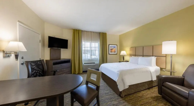 Люкс Candlewood Suites Springfield-Medical District by IHG