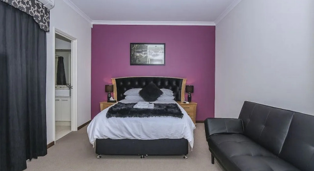 Rose Hotel Clarkson