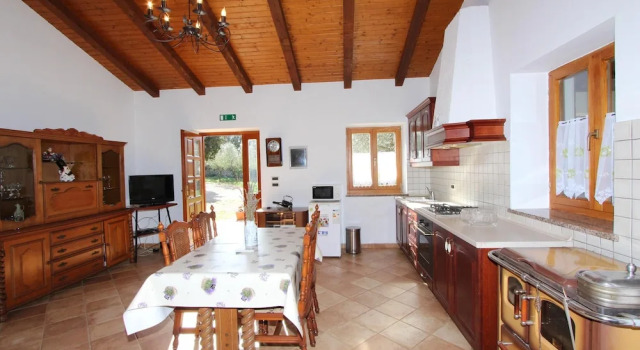 Коттедж c 1 комнатой с видом на сад Holiday House San Pruti