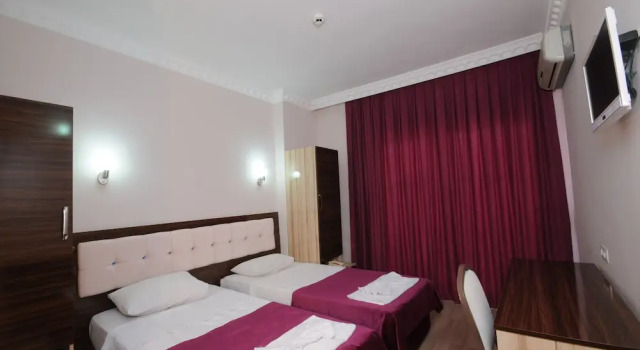 Трёхместный номер Standard с балконом Rosy Hotel