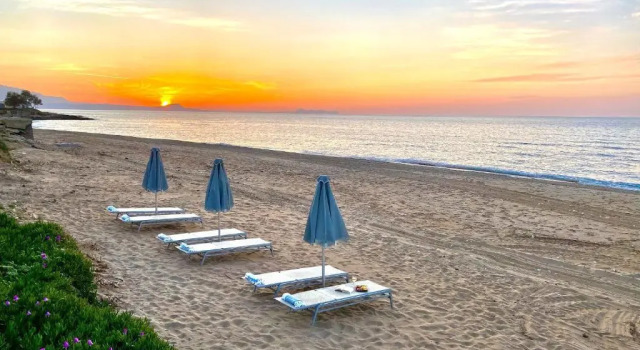 Вилла Deluxe Golden Sand Beach Villa