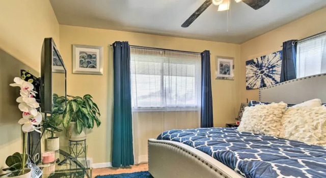 Коттедж Detroit Home w/ Pool & Yard, 15 Mi to Downtown!