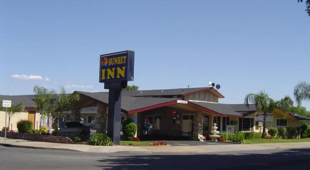 Sunset Inn Lake Oroville, Buchen Sie Hotel Oroville Kalifornien
