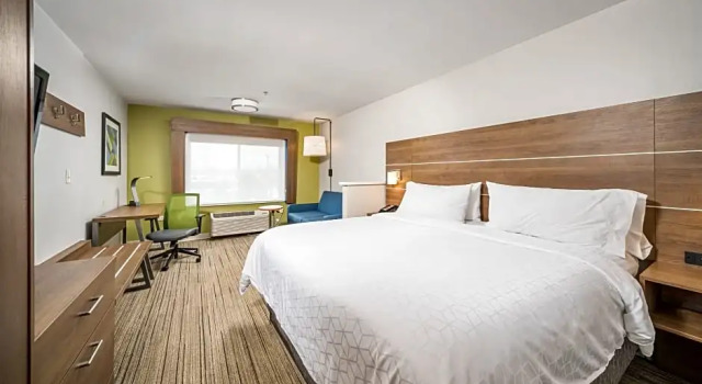 Двухместный люкс c 1 комнатой Holiday Inn Express Chicago Northwest-Vernon Hills by IHG