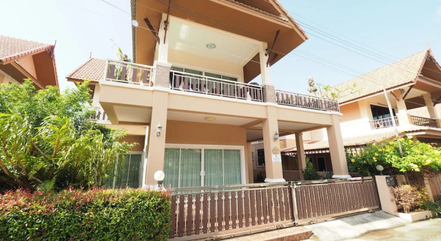Lana Pool Villa