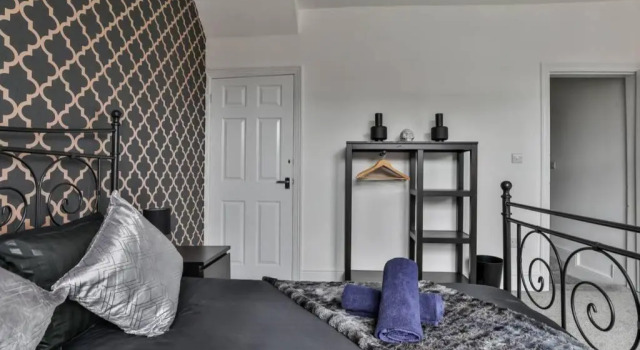 Refurbished Plush Property Great Transport Links, Забронировать Отель Отели Шефилд с парковкой, рядом с Казино Genting Club в Шеффилде, Парковка