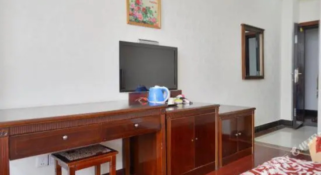 Qiansheng Hotel Lijiang, Забронировать Отель Отели Лицзян с парковкой, рядом с Улица Сквер-стрит Древнего города Даянь, Парковка