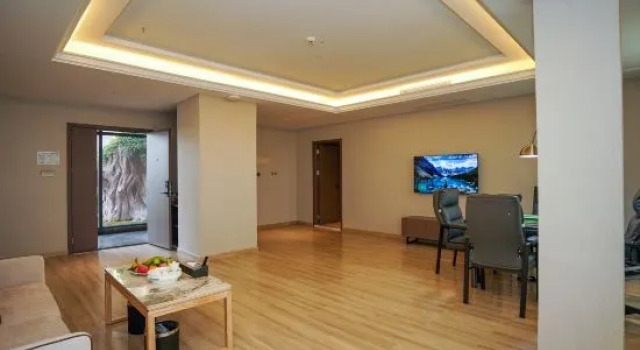 Люкс с 2 комнатами с видом на сад Junshang Hotel (Shantou Chaoyang Peace)