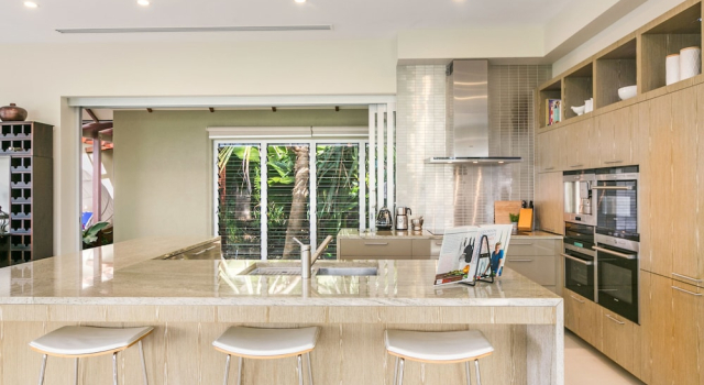 Luxurious Treetop Sanctuary, Book Hotel Cairns Cairns and Northern Beaches