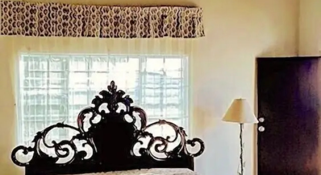 Your Private Get Away on The Hill, Забронировать Вилла Отели Монтего-Бэй с парковкой, Парковка