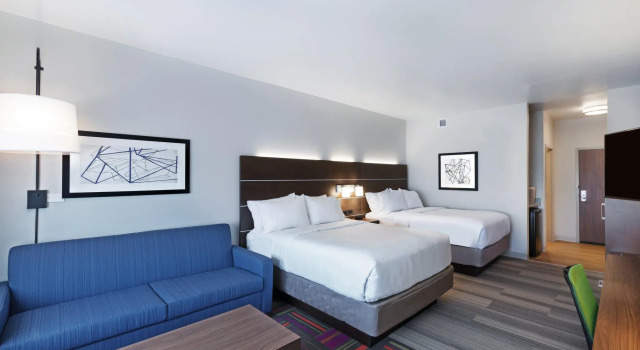 Четырёхместный люкс Holiday Inn Express and Suites Chanute by IHG