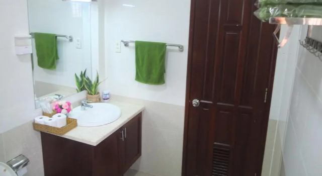 Кровать в общем номере (женский номер) Tan Son Nhat Airport Hostel - 3A Lam Son, Ward 2, Tan Binh District
