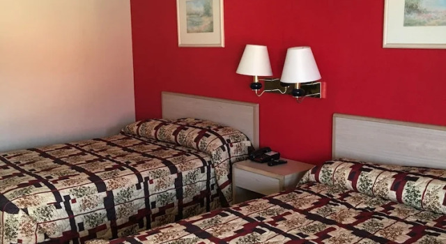 Четырёхместный номер Standard Western Motel