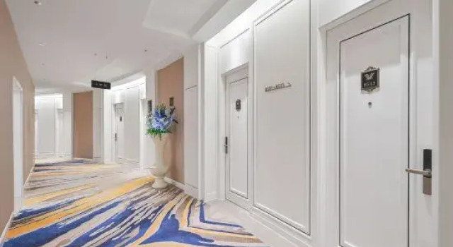Vienna International Hotel (Hefei Shushan Tianzhu Road Subway Station Branch), Prenota Hotel Hotel a Anhui con parcheggio, Parcheggio