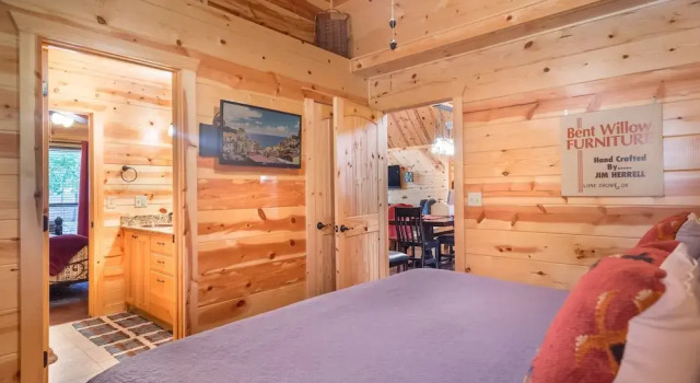 Copper Creek Open Cabin With Game Room and Hot Tub on the Deck by Redawning, Rezerwuj Hotel Hotele w Hochatown z parkingiem, Parking