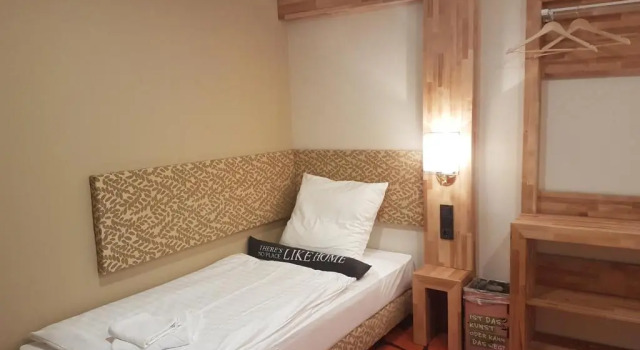 Трёхместный номер Economy Elbgalerie Hotel