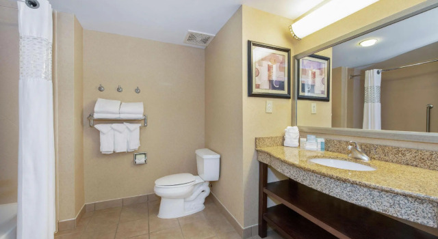 Двухместный номер Standard Hampton Inn & Suites Burlington