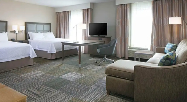 Четырёхместный люкс Hampton Inn & Suites Mason City