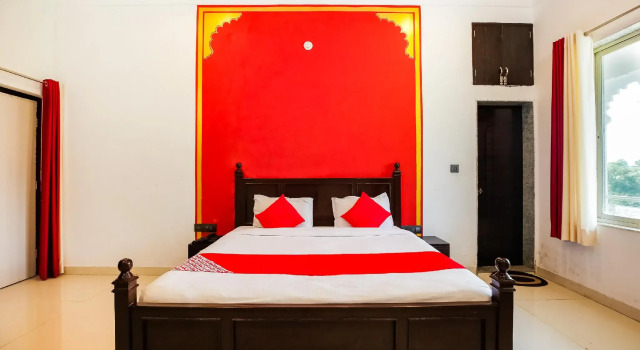 OYO 65920 Hotel Shree Daulatgarh, Забронировать Отель Отели штата Раджастхана с парковкой, Парковка