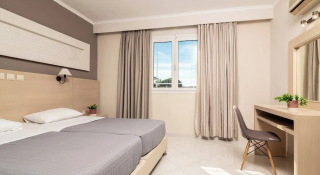 Семейный номер Standard с балконом Karras Hotel