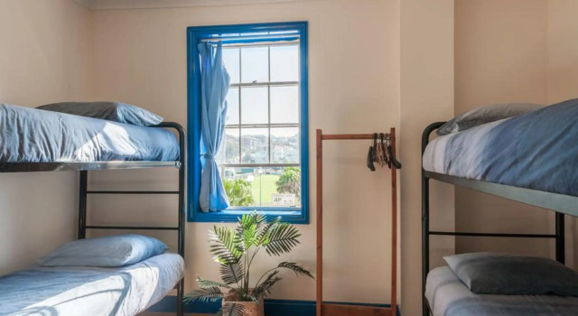 Кровать в общем номере Mad Monkey Hostel Coogee Beach