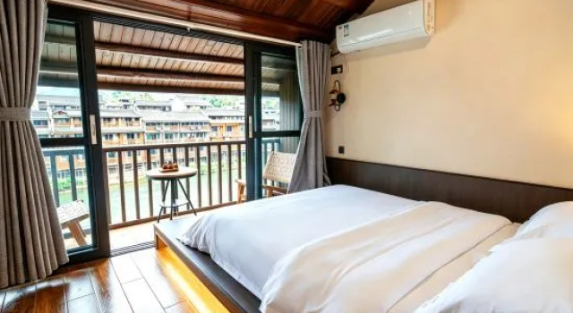 Shadow ● Day Coffee Night Wine River View Homestay, Book Hotel Xiangxi Hunan