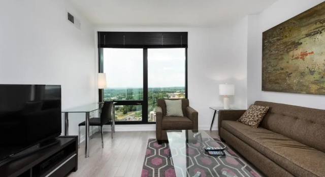 Апартаменты Deluxe Bluebird Suites at Reston Town Center